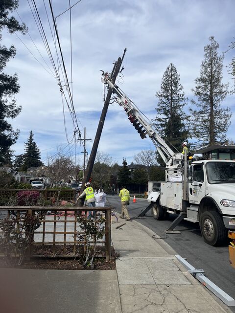 Woah!  New telephone pole for 1386!
