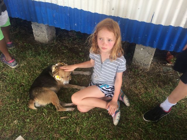 Juliette makes a friend in Fiji
