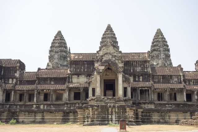 Angkor_Wat_2016_03_12_016.jpg